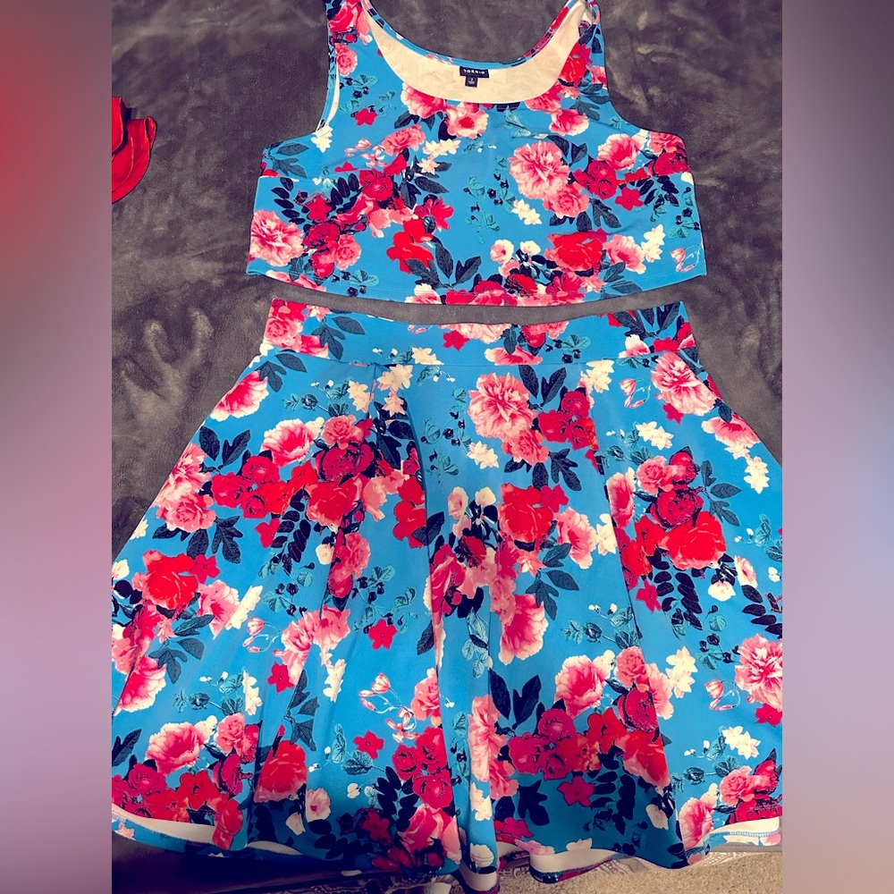Floral skirt set with cropped top and flare skirt with pockets
